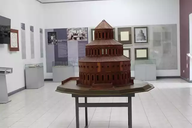 maqueta catedral zvartnots